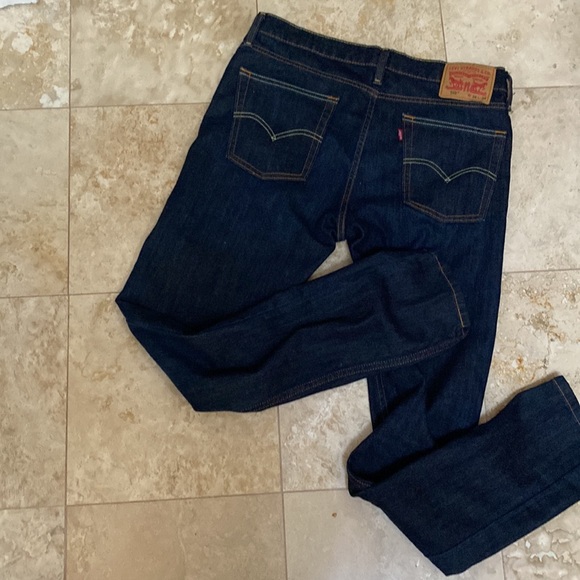 Men Levi Jeans. Dark wash . 34 x 34 - Picture 2 of 6